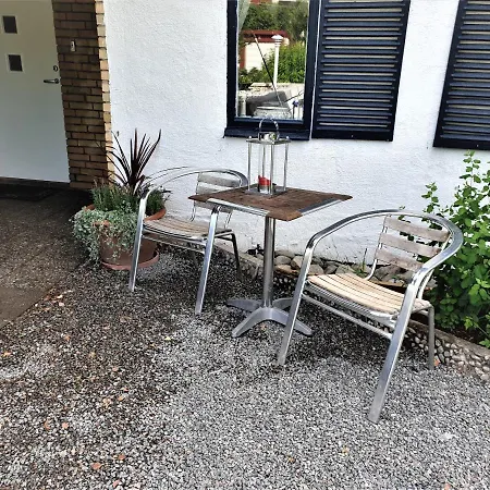 Large With Its Own Entrance * Rotnes